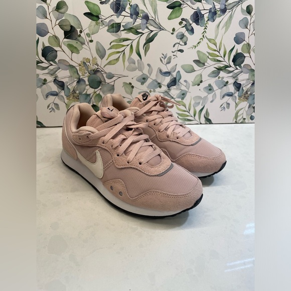 Beautiful‎ Light Pink Venture Runner Women Size 7 - Picture 4 of 11